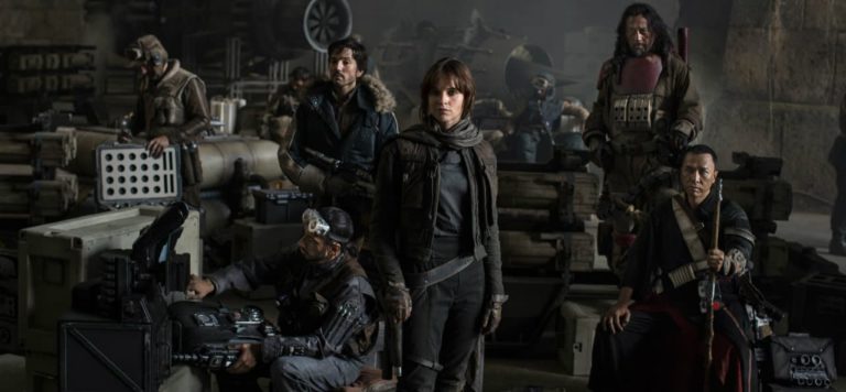 Rogue One: Una historia de Star Wars" - una película de ciencia ficción que narra la misión de un grupo de rebeldes que intentan robar los planos de la estación espacial imperial, la Estrella de la Muerte. La trama se centra en la valentía y sacrificio de los personajes mientras luchan contra el Imperio Galáctico.