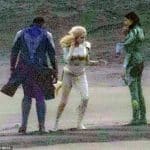 Imágenes de Marvel 'Los Eternos' desde el set que revelan a Angelina Jolie como Thena en un traje de superheroína y otros personajes.