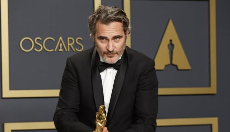 Joaquín Phoenix mencionó a su difunto hermano River en su discurso de aceptación del Oscar.