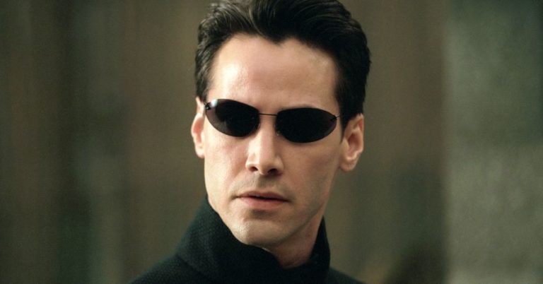 Keanu Reeves regresa como Neo en el primer video del set de la película 'The Matrix 4'.