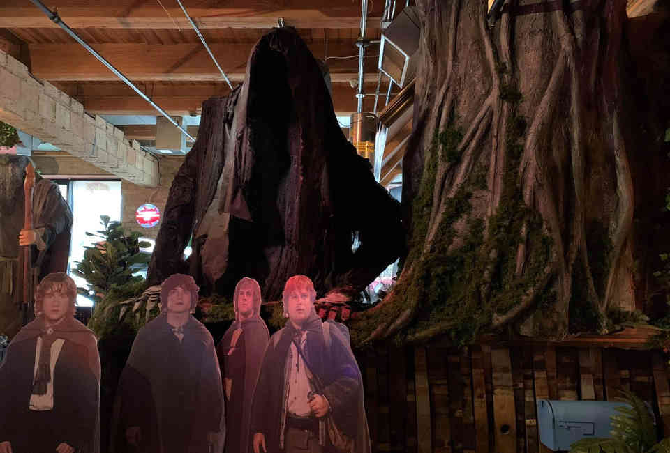 Este bar de 'El Señor de los Anillos' te lleva directamente a la Tierra Media