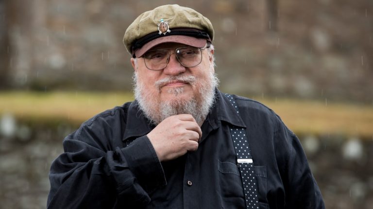 George R. R. Martin firmó un contrato de cinco años con HBO que incluye seis nuevas series de ‘Game of Thrones’.